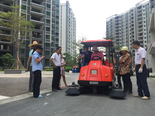  怎樣挑選電動掃地機(jī)
