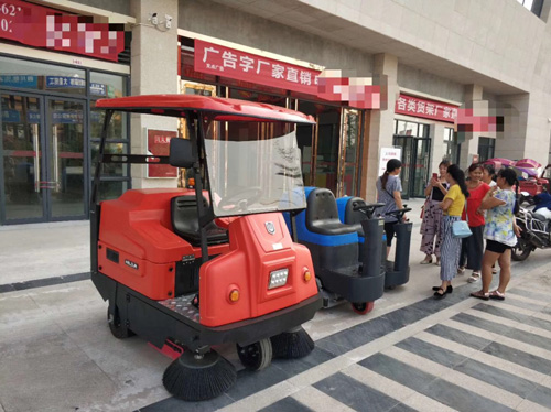 小區(qū)掃地機