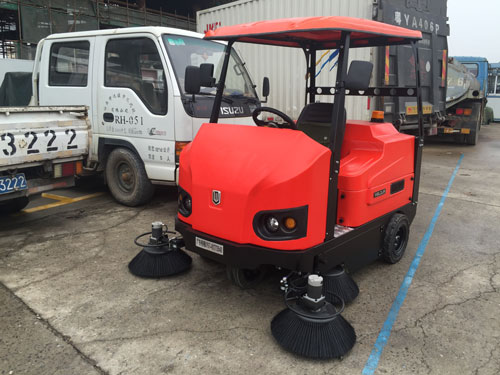 清掃車(chē)的常規(guī)使用知識(shí)
