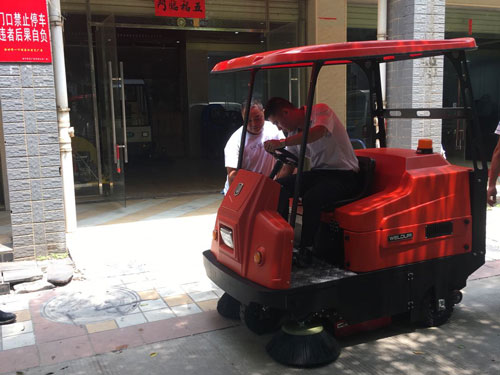 掃地機(jī)特點(diǎn)