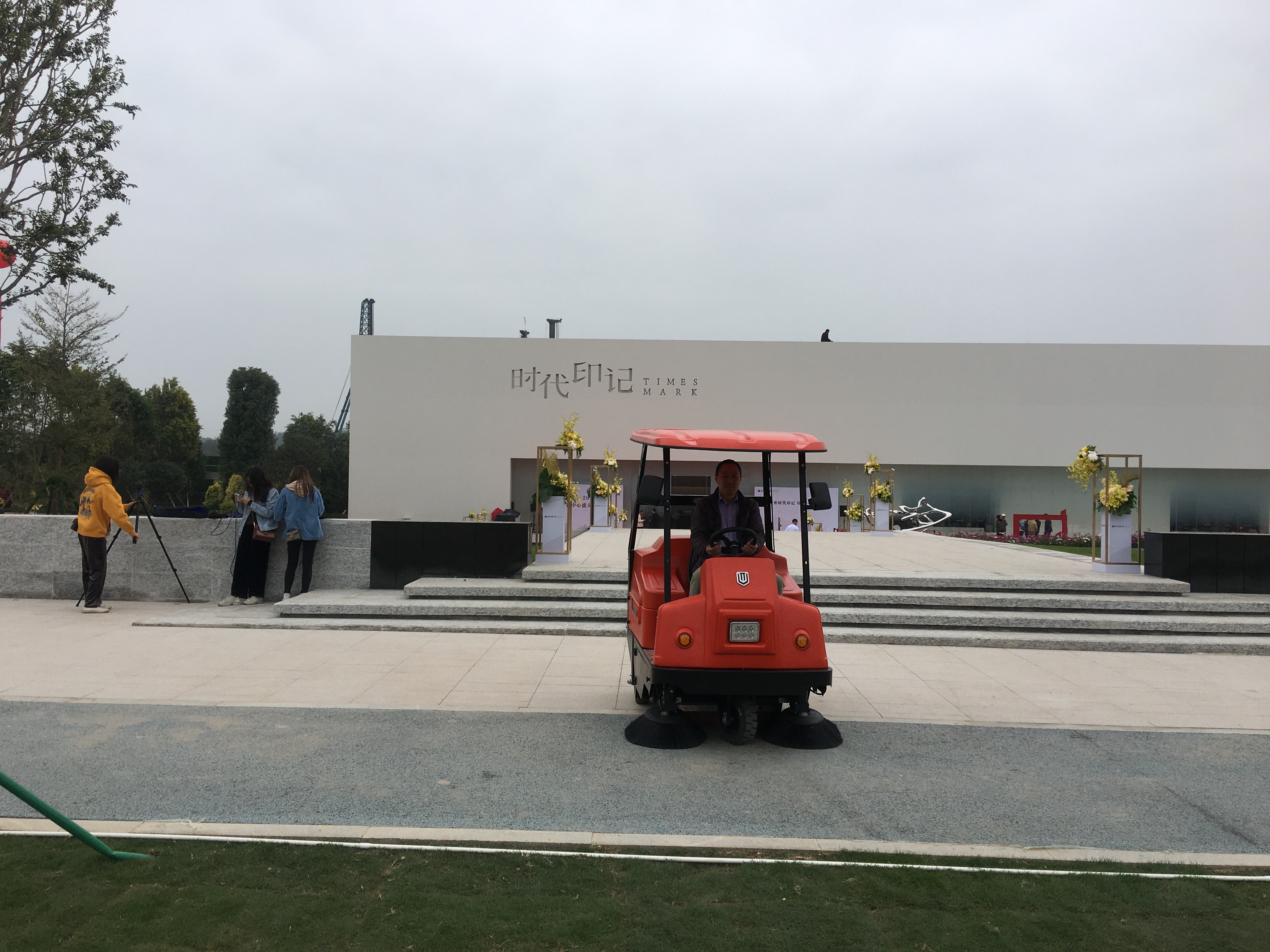 國(guó)產(chǎn)掃地車價(jià)格及優(yōu)勢(shì)