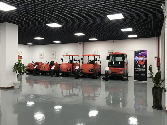 駕駛式掃地機(jī)