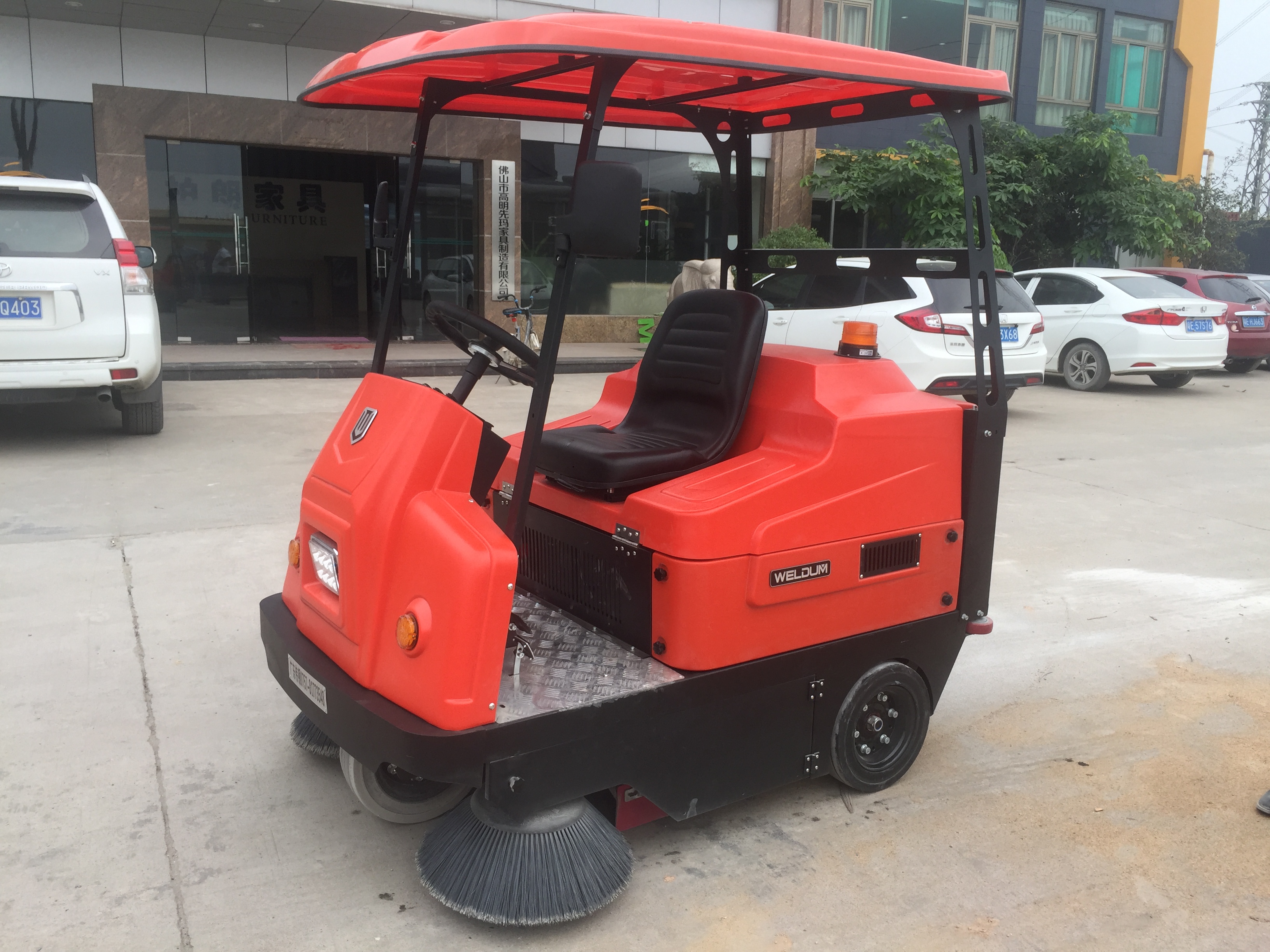 電動(dòng)掃地機(jī)有什么特性