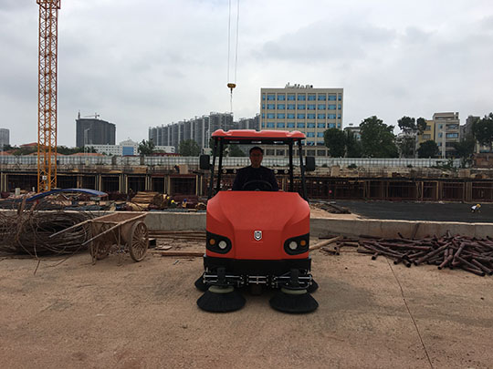 手推式掃地機怎么樣好用嗎？有什么優(yōu)勢