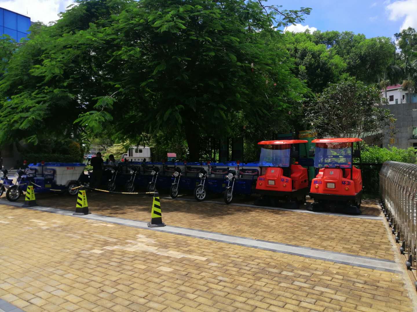 電動(dòng)掃地車(chē)