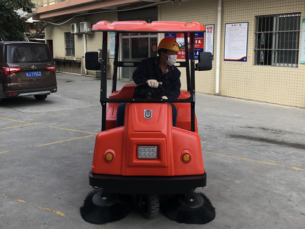 電動(dòng)掃地車(chē)
