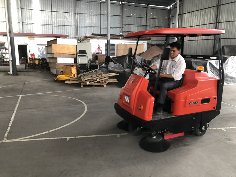 環(huán)衛(wèi)掃地車