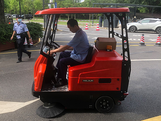 小區(qū)掃地車多少錢一臺(tái)