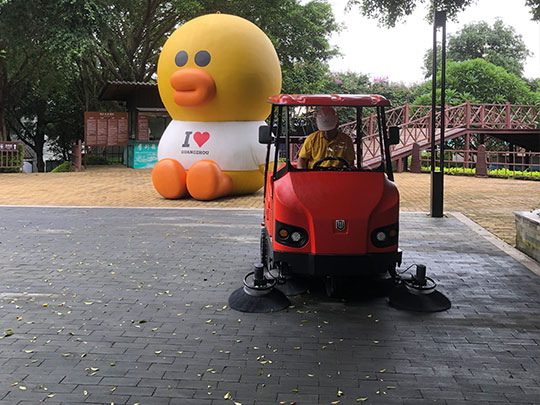 工業(yè)掃地機(jī)