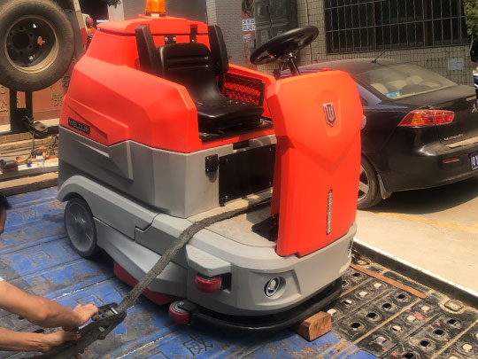 電動洗地機(jī)