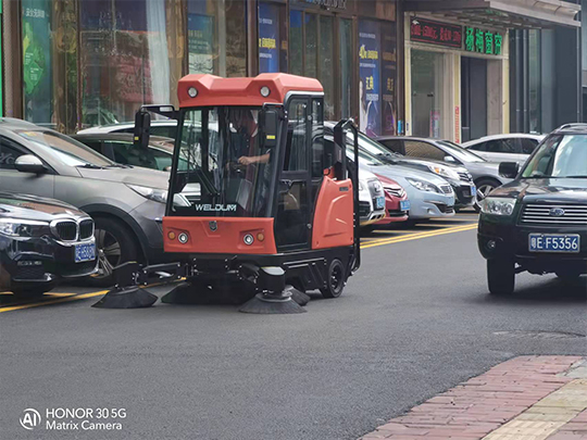 電動掃地機(jī)